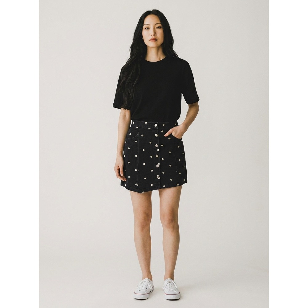 Mi Ami Black Denim Daisy Floral Button Front Mini Skirt Medium WS30097-1